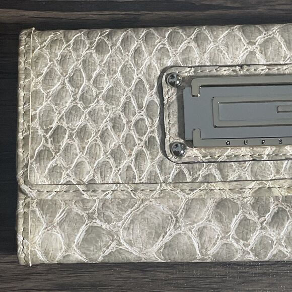Guess Faux Leather Snakeskin Clutch Wallet Metal Plate Logo White Gray 7.5" - Picture 3 of 12